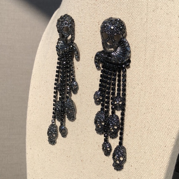 Gothic silver tone and black skull earrings - Picture 3 of 3